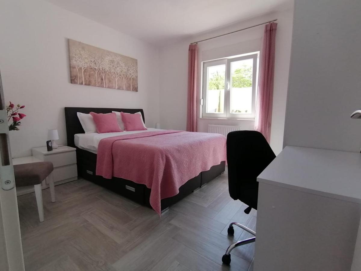 Villa Mir Pridraga Eksteriør billede